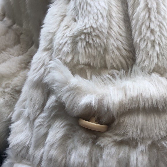 Cream colored Marc Jacobs coat - Picture 4 of 8